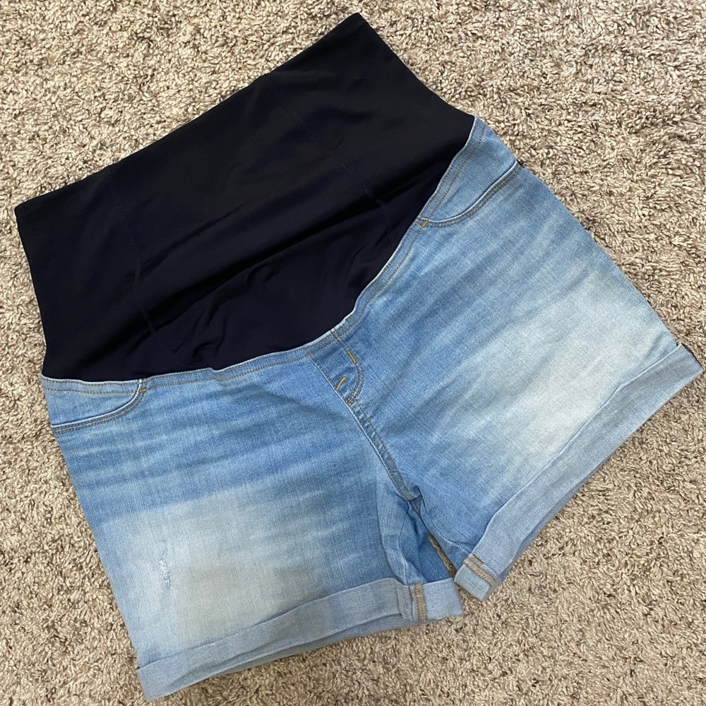 Isabel by Ingrid and Isabel maternity shorts